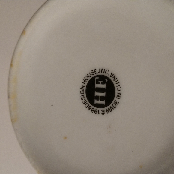 CHRISTMAS PAIR of VINTAGE 1988 Mrs Claus Kissing Santa MUGS - Picture 3 of 3